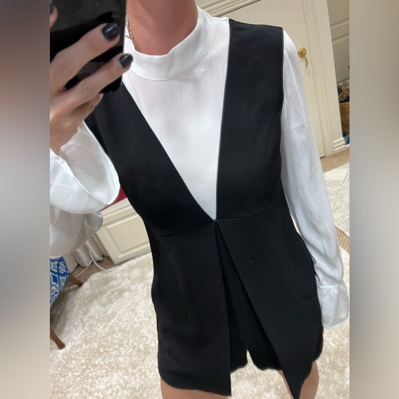 Bcbgeneration split front deep v Romper Size 6 - Picture 4 of 5